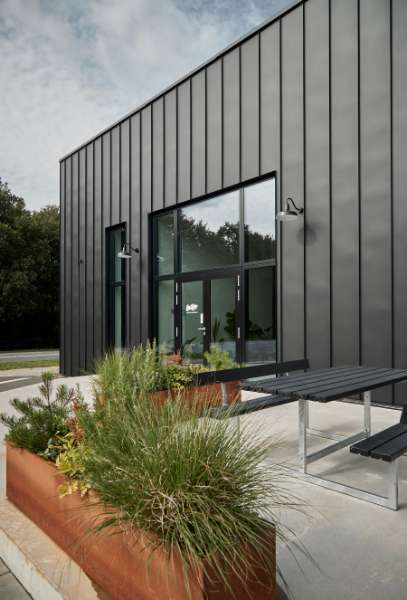 Main office in raw “New York style” with steel profiles, Ejendomsselskabet Industrivej - Godsbanevej 5, 7400 Herning